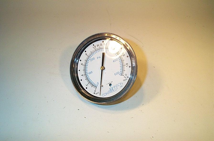 Johnson Controls P-5500-1018 Pressure Indicator Gauge 3-1/2 Inch