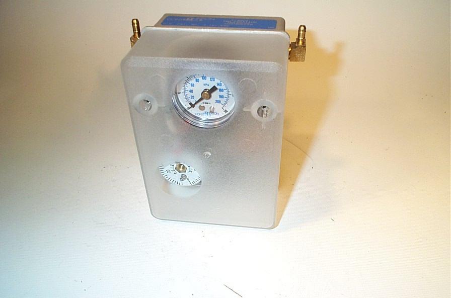 Johnson Controls P-8000-6 Pressure Controller (Two-Position, -30 Hg to 25 psig) Pressure Control