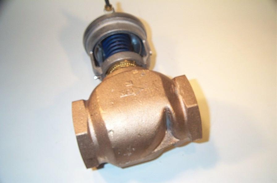 Johnson Controls VG7241ST+3003D Brass Trim Globe Valve with V-3000 Enclosed Pneumatic Actuator