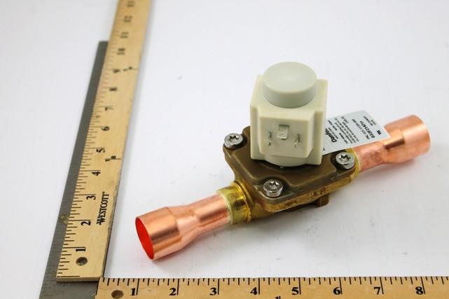 York 025-33705-000 Liquid Line Solenoid Valve 120V 1 1/8 inch ODF