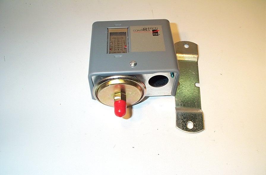 Johnson Controls                    P67EA-5