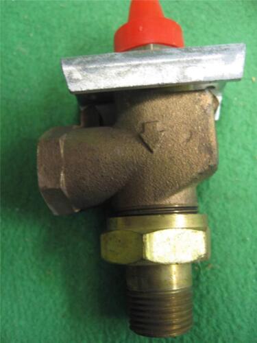 Honeywell V5076B1015 Steam Radiator Valve Modulating 1/2 NPT Angle Body 2.4Cv